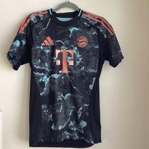 Adidas FC Bayern Munich 2024 Away Jersey Small Slim Fit Soccer Shirt
